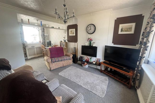7, Rawthorpe Crescent, Huddersfield photo 2
