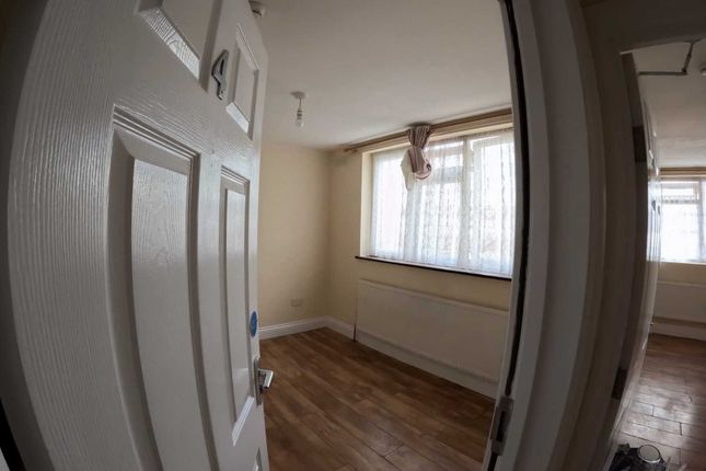 23, Gledwood Gardens, Hayes photo 5