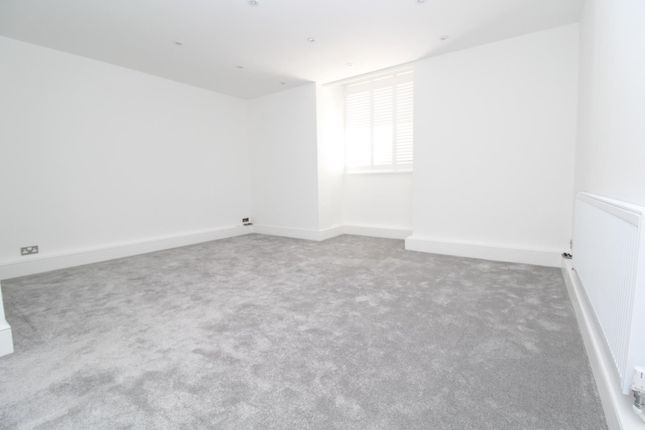 Flat to rent in Thorndon Hall, Thorndon Park