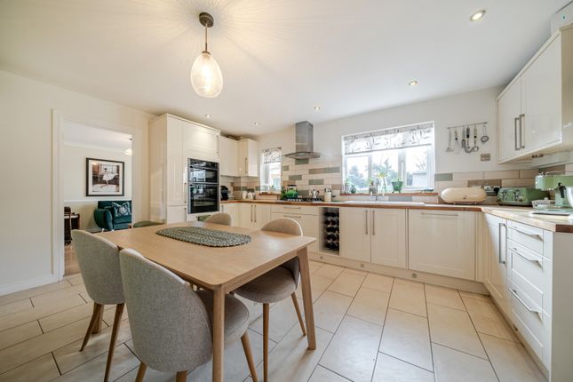 5, Plantation Close, Greenhithe photo 4