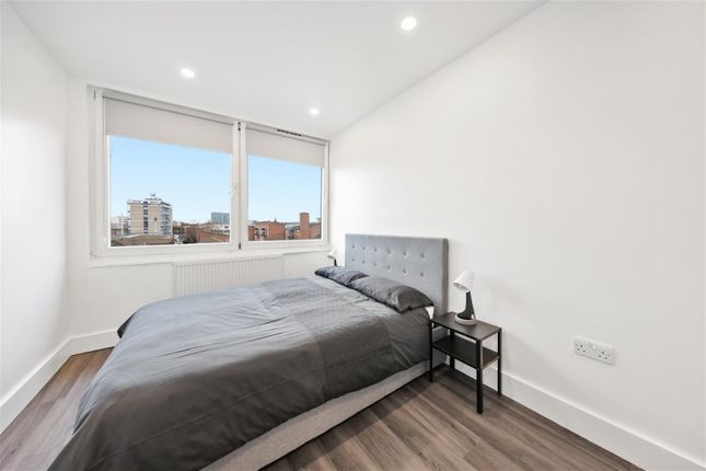 Duplex to rent in Kinross House, London