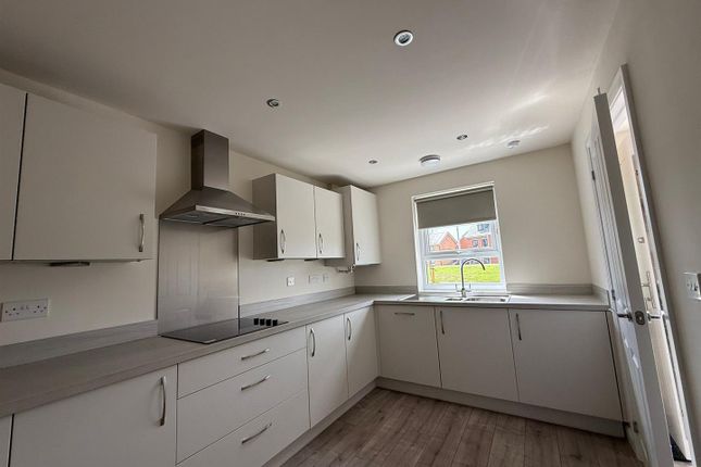 23, Garland Grove, Telford photo 3