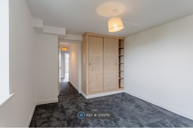 Felixstowe Court, London photo 4