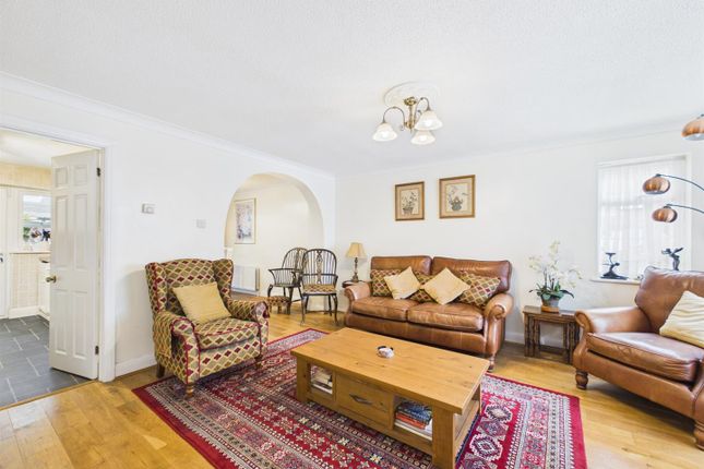 4, Blossom Close, South Croydon photo 2
