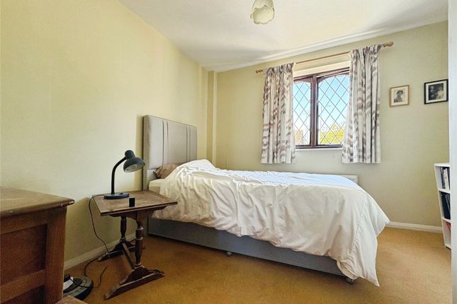 24, Ashmere Close, Reading photo 3
