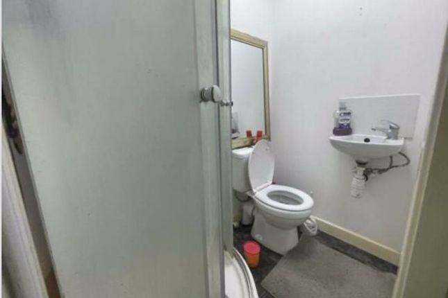 Flat 13, Sunbridge House, 132, Sunbridge Road, Bradford photo 3
