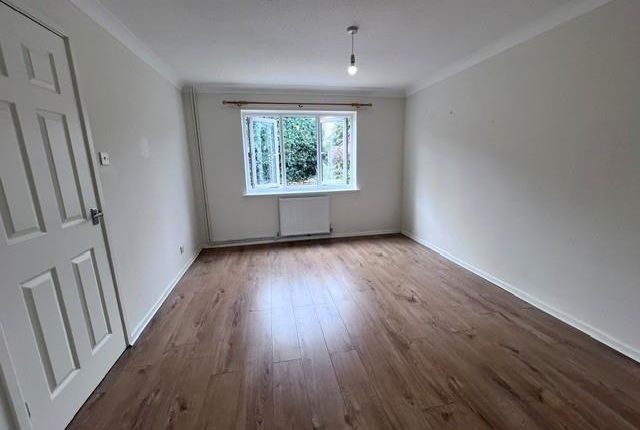 27, Magnolia Court, Nottingham photo 4