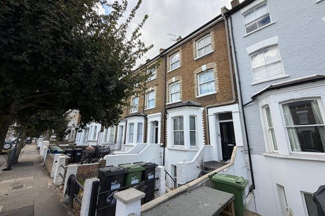 1-bed flat on 25B, Coningham Road, SHEPHERDS BUSH, £199,000