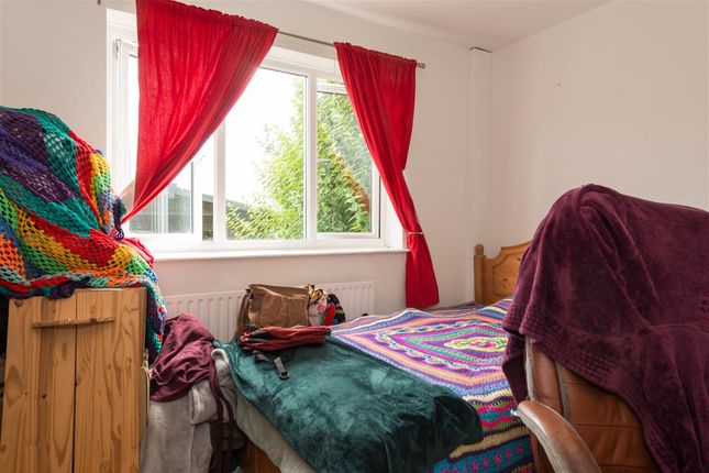 10, Cobbs Hill, Canterbury photo 4