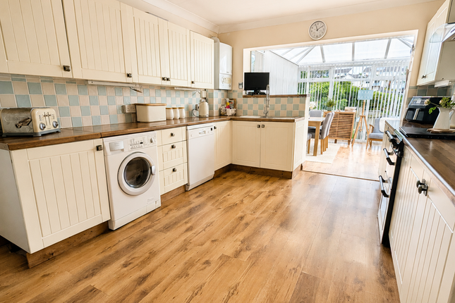 74, Higher Cadewell Lane, Torquay photo 4