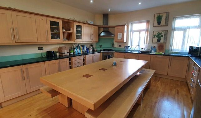 42, Richmond avenue, Prestwitch Manchester photo 5