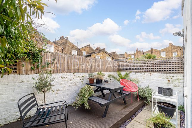 Thumbnail Flat to rent in Whewell Road, Archway, London