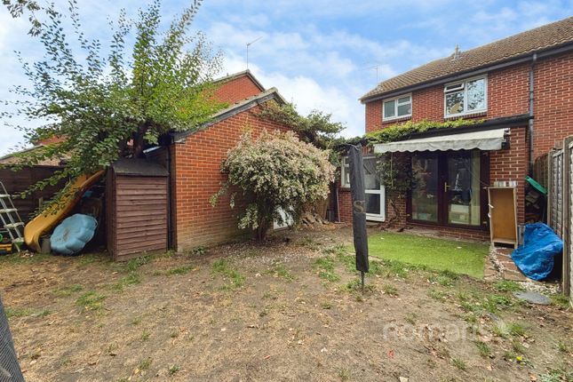 11, Yew Tree Close, Hampshire photo 2