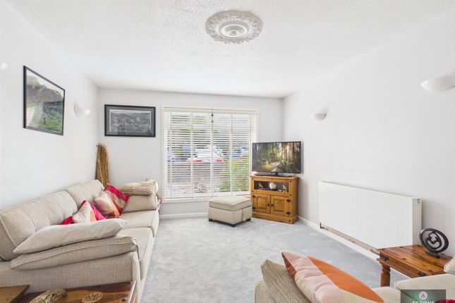 4, Fulmar Close, Crawley photo 2