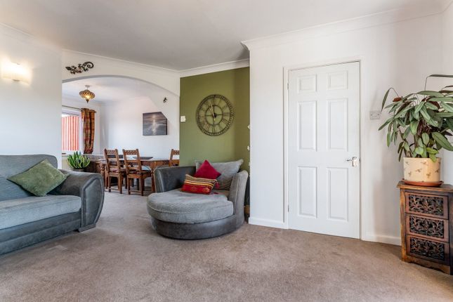 19, Woodbury Park, Axminster photo 2