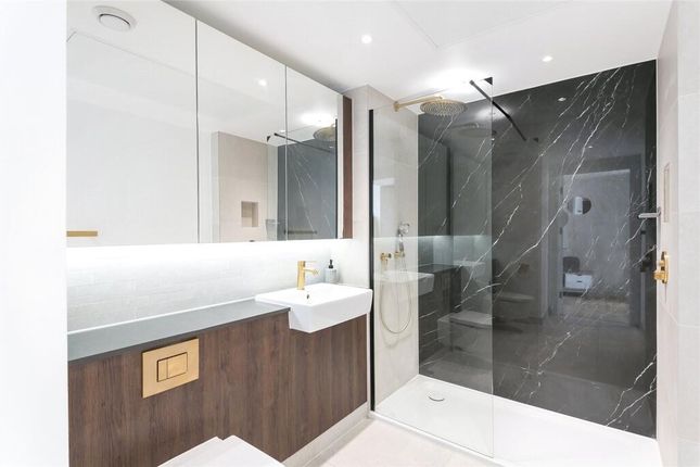 Apartment 6311, 10 Marsh Wall, London photo 3