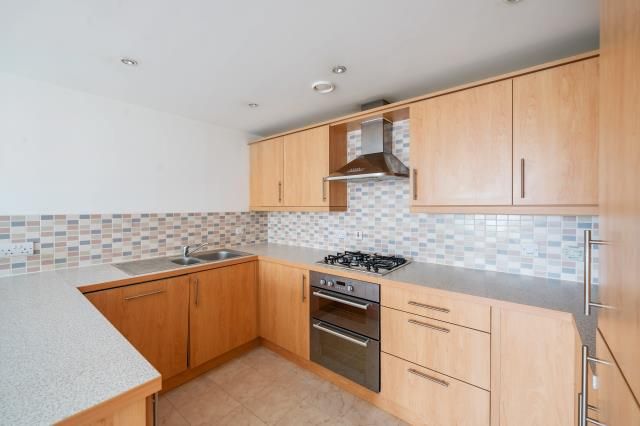 71, Brunel Crescent, Swindon photo 4