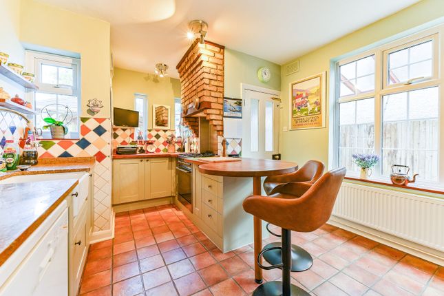 Blenheim Road, Raynes Park photo 4