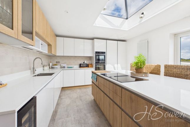6, Drake Avenue, Torquay photo 4