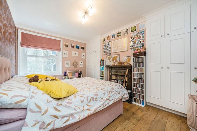 Flat 3, 86, Madeley Road, London photo 4