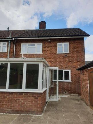 Semi-detached house to rent in Grove Cresent, Croxley Green