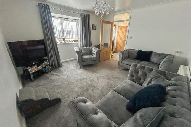 44, Battisford Drive, Clacton-On-Sea photo 2