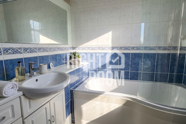 Flat 60, Brampton Tower, Southampton photo 5