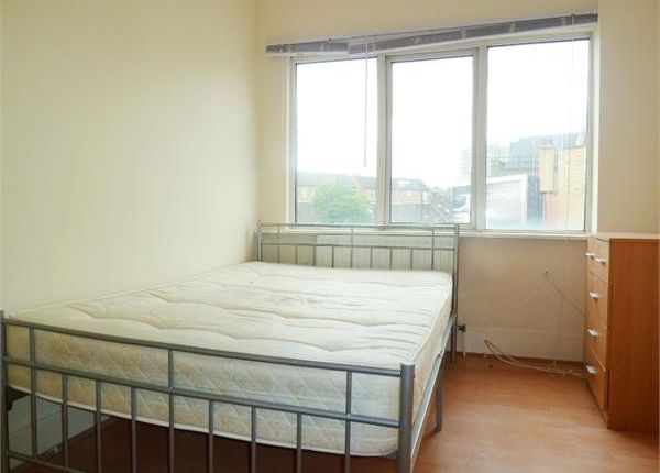 Second Floor Flat 181-183, Battersea High Street, Battersea photo 5