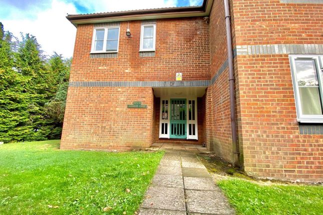 Thumbnail Flat to rent in Arborfield Close, Slough