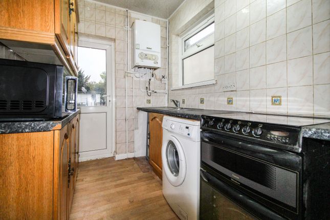 43, Victoria Avenue, Wembley photo 4