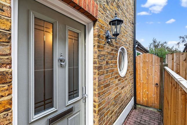 35, Station Road, Chertsey photo 2