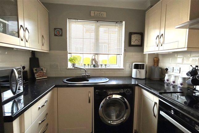 22, Tremaine Close, Devon photo 3