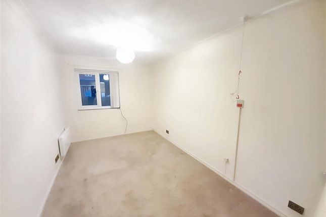 2 Meadow Court, Priestley Way, Bognor Regis photo 4