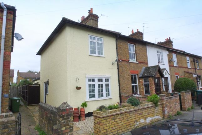 Cottage to rent in Farnell Road, Staines