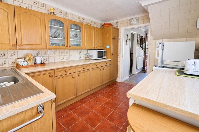 Alpine Way, Luton photo 2