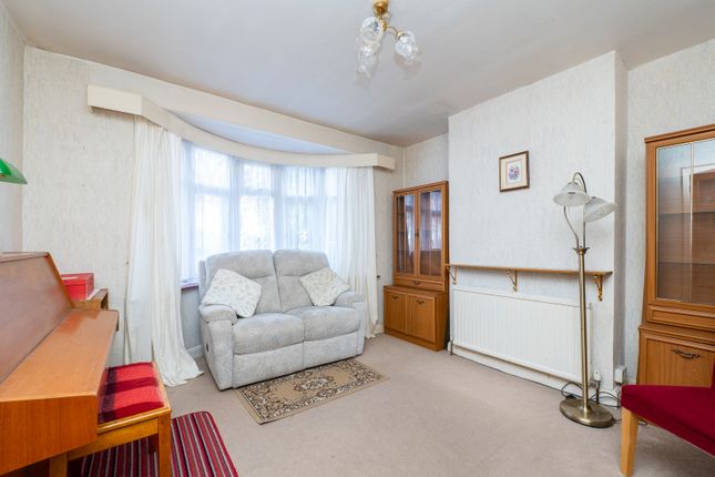 35, Kew Crescent, Sutton photo 4