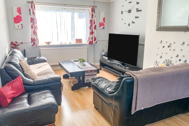 10 Is Fryn, Rhymney photo 2