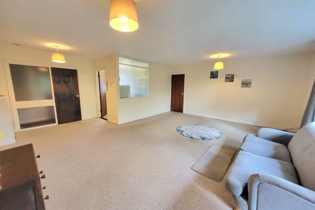 Beaminster Court, Heaton Mersey photo 2