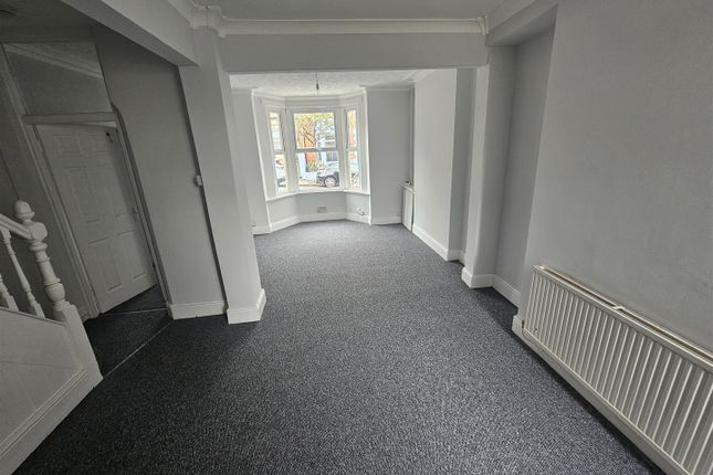 82, Castleland Street, Barry photo 4