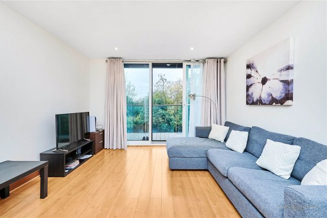 Flat for sale in Lanson Building, Chelsea Bridge Wharf, London