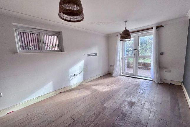 Flat 4, Denton Court, 2, Swan Road, West Drayton photo 2