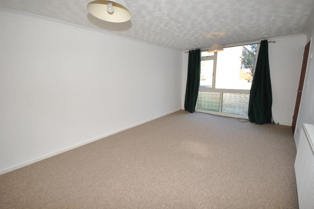 Churchill Avenue, Northampton photo 3