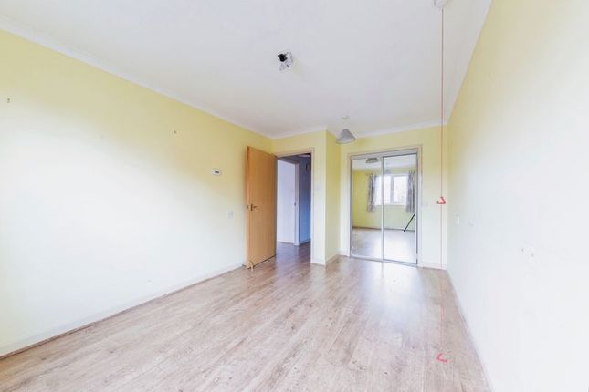 Flat for sale in Marlborough Court, Didcot