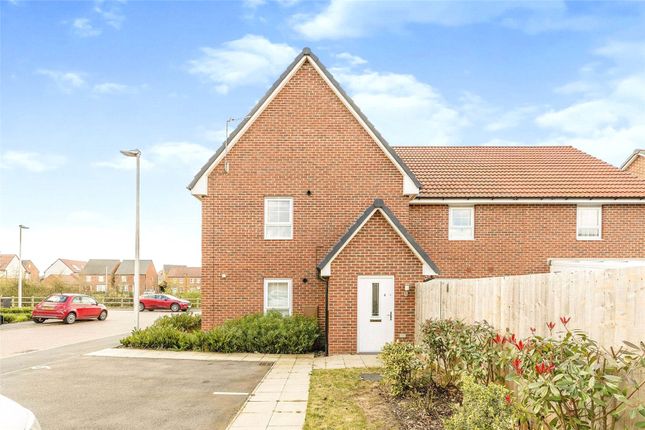 Thumbnail Maisonette for sale in Woodward Drive, Warwick, Warwickshire