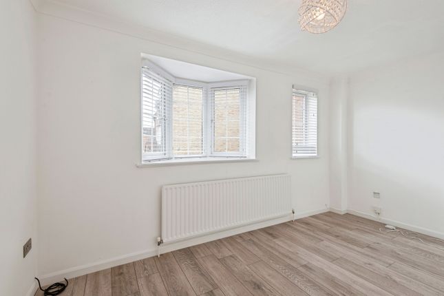 17, St. Francis Court, Bedfordshire photo 3