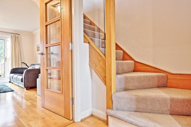 7, Chalkhill Barrow, Royston photo 2