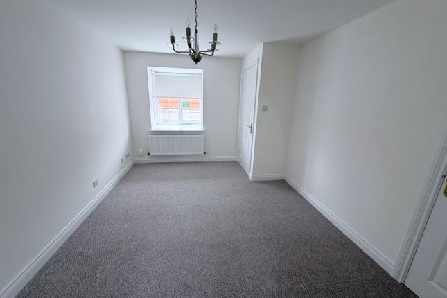 4 Ambion Way, Hinckley photo 2