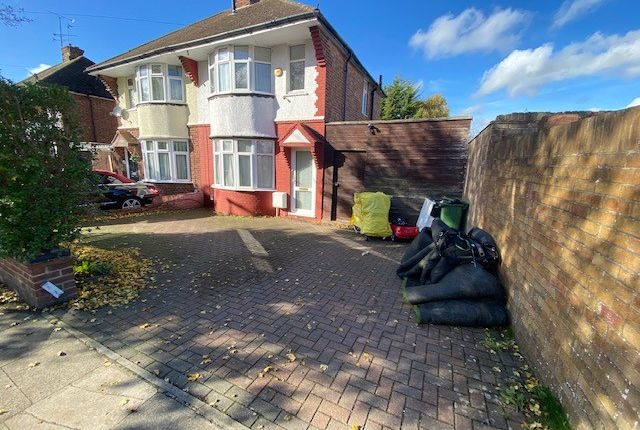 Thumbnail Semi-detached house to rent in Roman Road, Luton