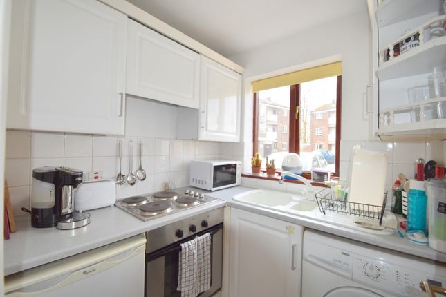 Thumbnail Flat for sale in Maple Court, Common Road, Eton Wick, Berkshire