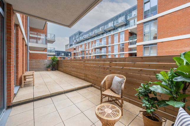 Flat to rent in Talisker House, Acton, London